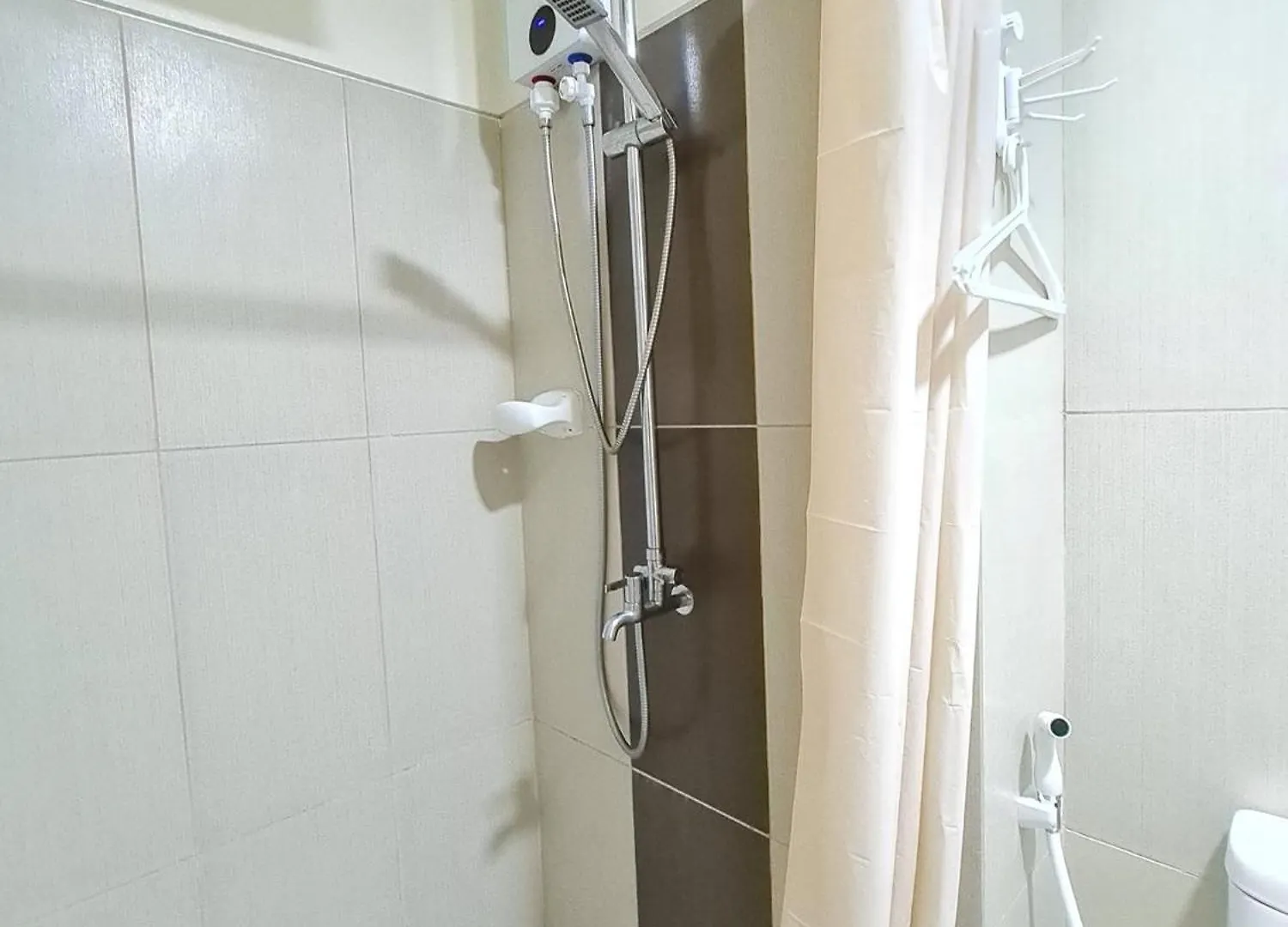 #20 Breeze Residences Manila Philippines