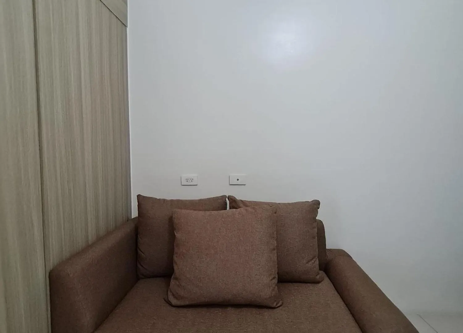 #20 Breeze Residences Manila 0*,